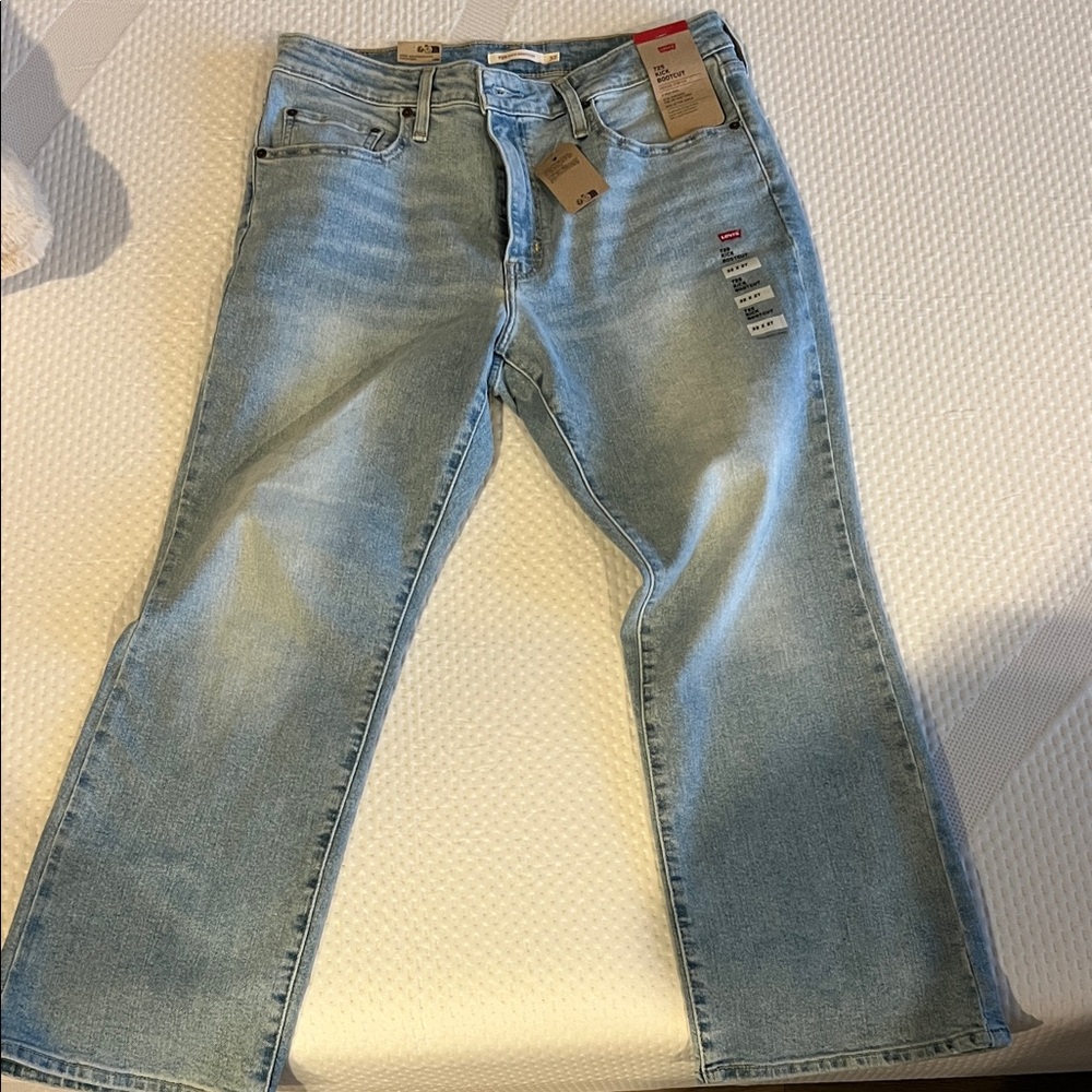 Levi's women’s Light Blue Straight Jeans